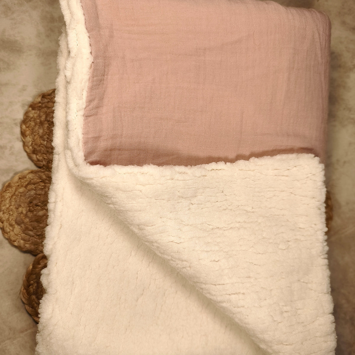 Musselindecke Altrosa mit Sherpa