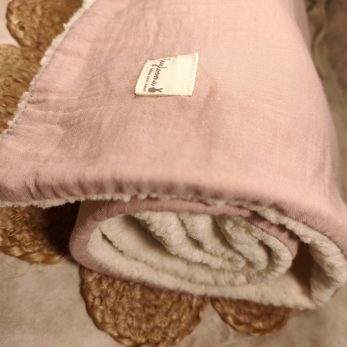 Musselindecke Altrosa mit Sherpa