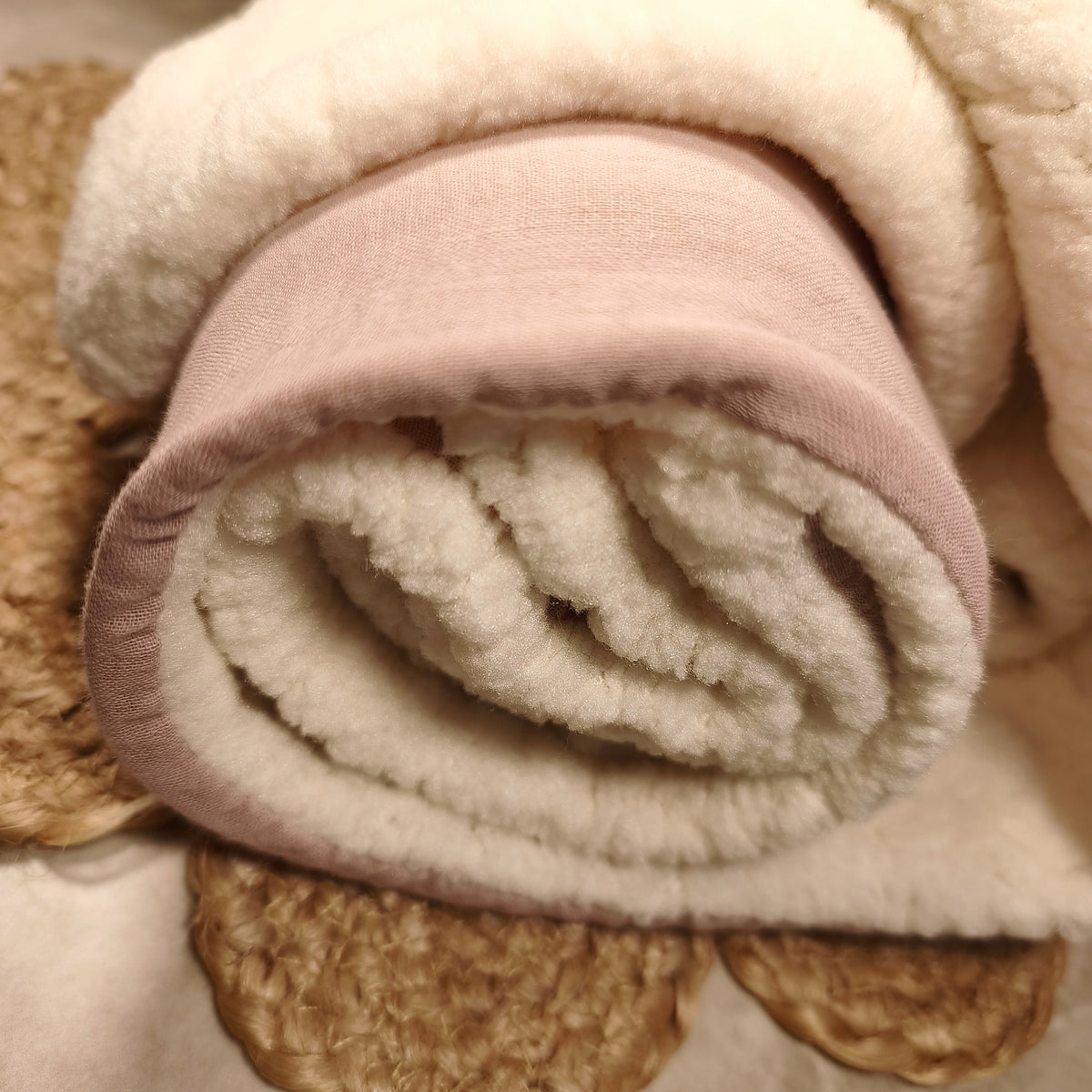 Musselindecke Altrosa mit Sherpa